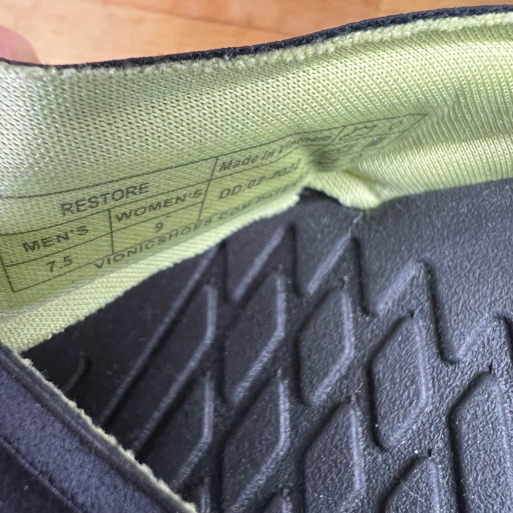 Vionic Sandals Renew Black Wedge Flip Flop Women'… - image 9